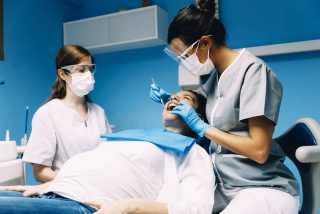 برای انجام جراحی دندان در دوران بارداری چه آمادگی هایی لازم است؟